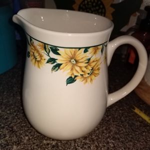 Sunflower 🌻 pitcher!